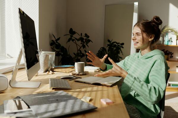 A young woman sitting in front of her computer during an online meeting