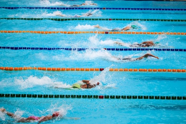 Swimming race