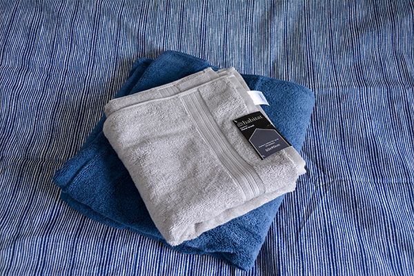 Man shares food with friends