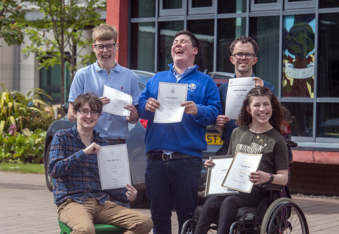 A group of teens with their D of E certificates