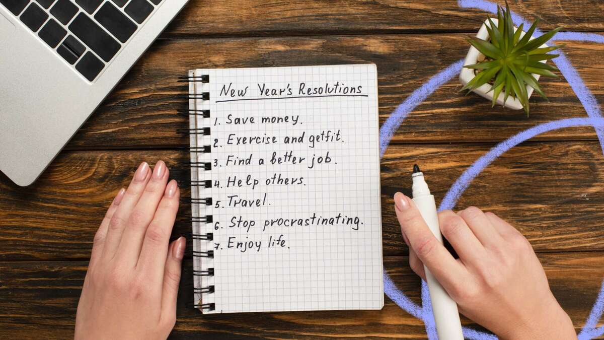 writing a list of new year resolutions