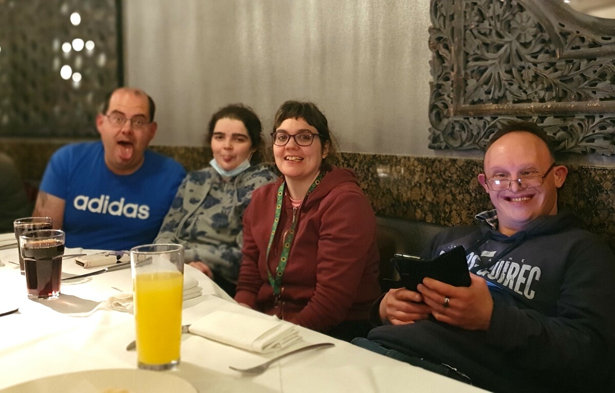 A group of friends having food at a resturant 