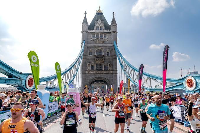 Runners at TCS London Marathon on Tower Bridge