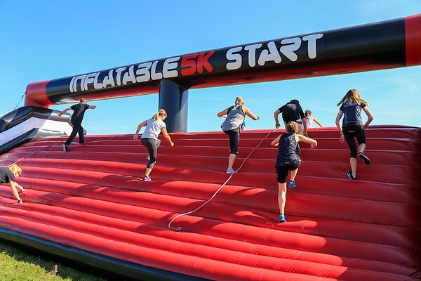 Inflatable 5K People take part