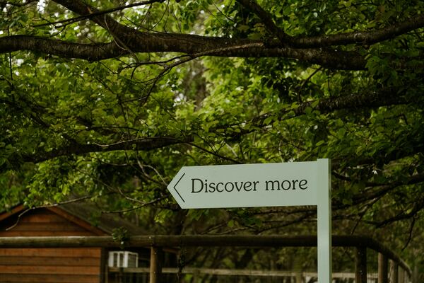 "discover more" sign for a change in direction