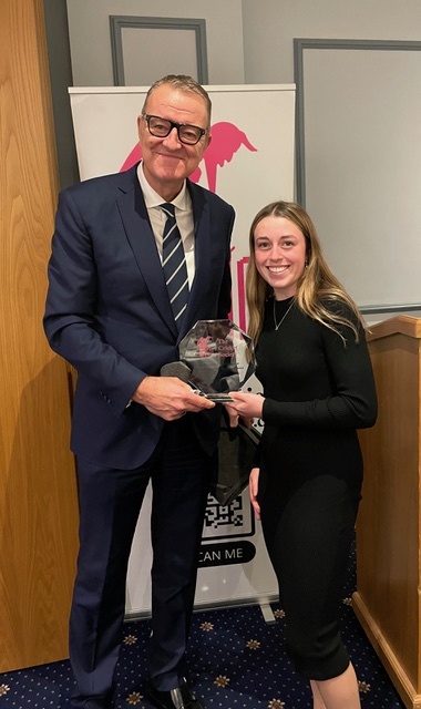 Richard Thompson presents Eve O'Neill with the Charlotte Edwards Award