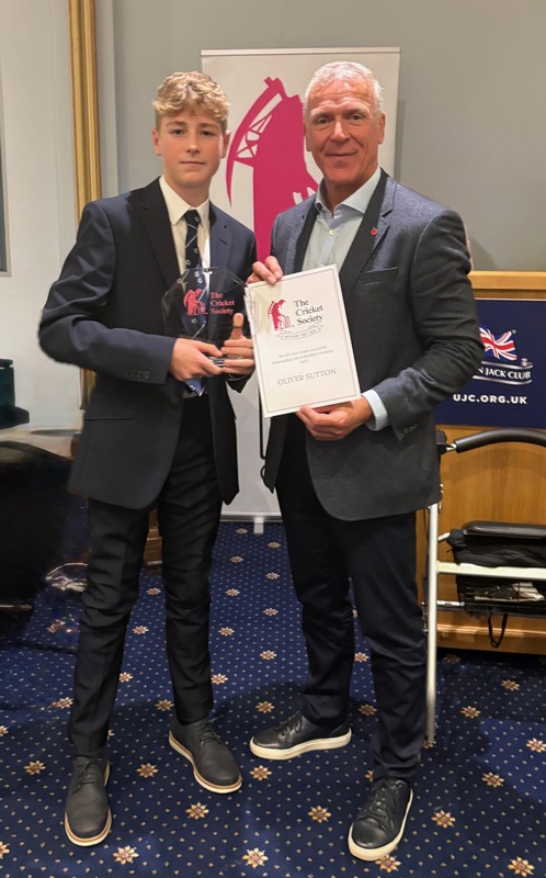 Richard Thompson presents the Sir Jack Hobbs Trophy to Seth Essenhigh