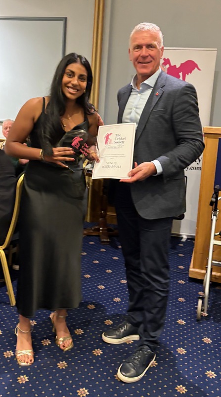 Richard Thompson presents Eve O'Neill with the Charlotte Edwards Award